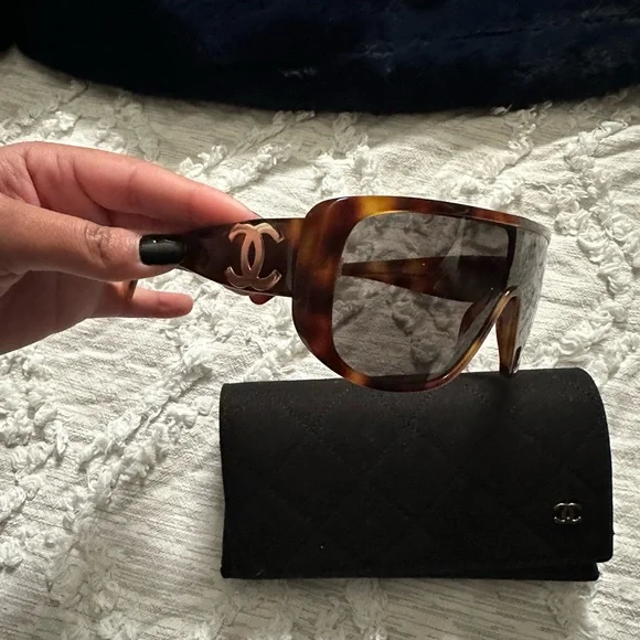 Woman Chanel Sunglasses - Picture 5 of 9
